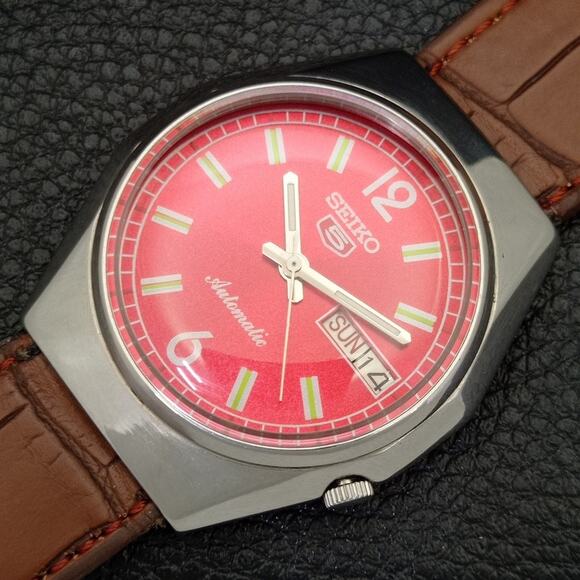 Vintage 1981 Seiko Automatic Mens Silver Watch W/daydate & Red accents - Picture 6 of 10